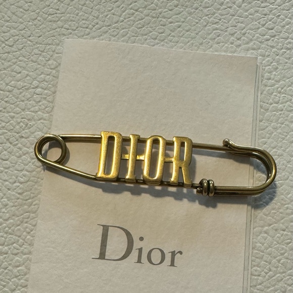 100% Authentic✨Christian Dior Gold Brooch - Picture 5 of 7